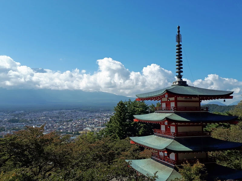 Chureito Pagode Aussichtspunkt in Kawaguchiko mit Blick auf den Mount Fuji in Japan