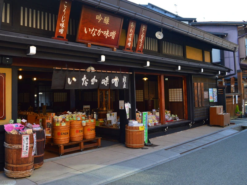 traditioneller Foodshop in Takayama