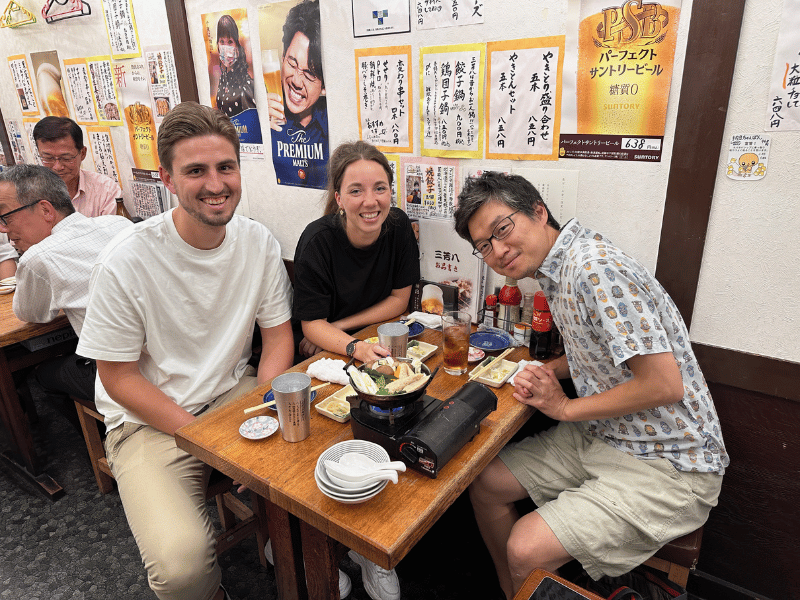Japan Gastfreundschaft mit Freunden am Tisch