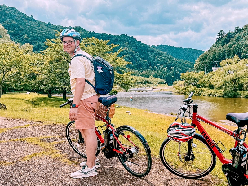 Mann auf Fahrrad in Honshu