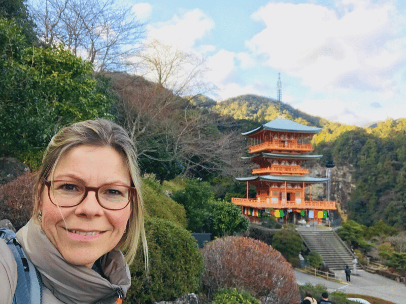 Reisende auf dem Pilgerweg in Kumano Kodo