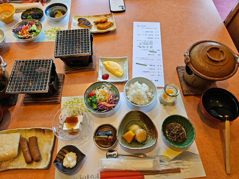 Mahlzeit in der Unterkunft im Iya Tal in Japan