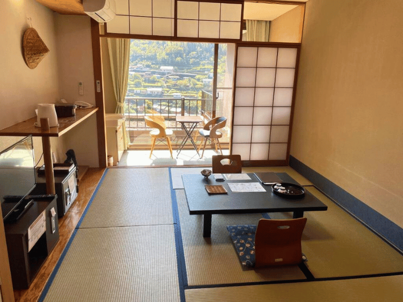 Wohnzimmer im Ryokan in Yunomine in Japan