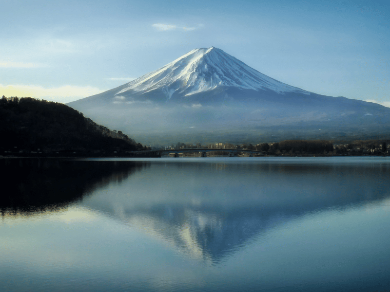 Panorama vom See vor dem Mount Fuji in Japan