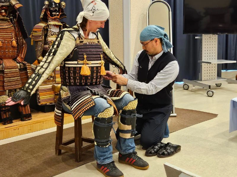 Frau im Samurai-Museum in Tottori in Japan