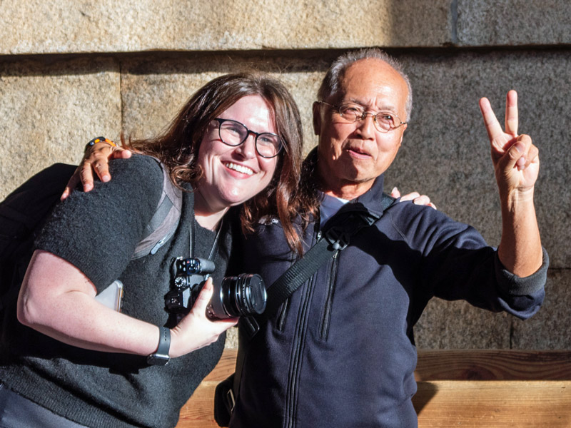 Reisende mit Guide in Japan