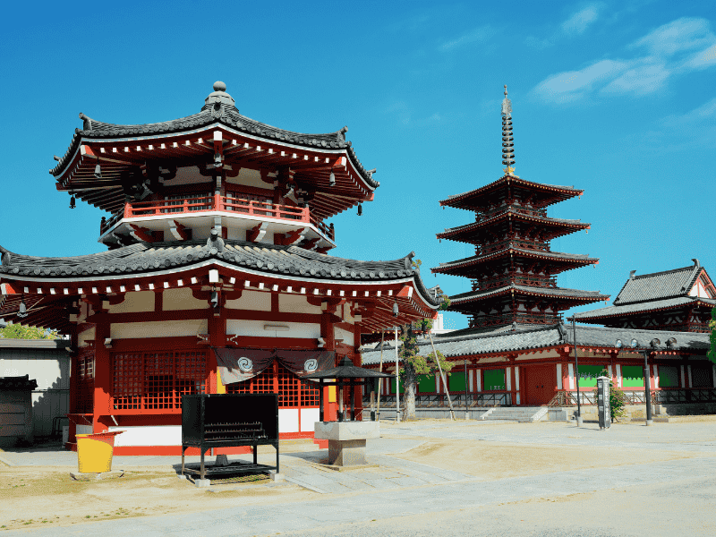 Shitennoji-Tempel in Osaka mit der markanten fünfstöckigen Pagode