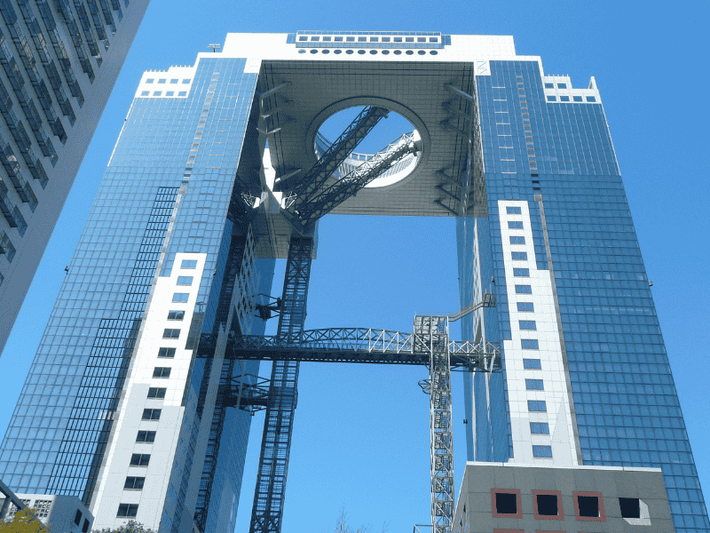 Das berühmte Umeda Sky Building in Osaka von außen