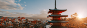 Die Chureito Pagode mit dem Fuji im Hintergrund im Herbst