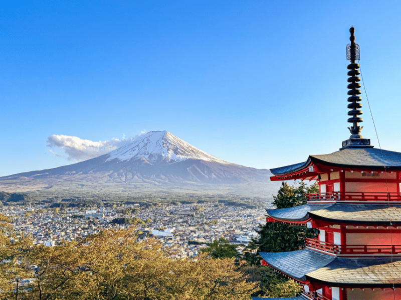 Pagode mit Blick auf den Mount Fuji