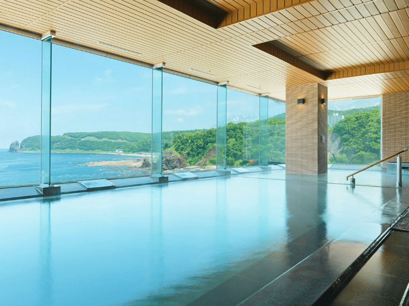 Onsen mit Meerblick im Hotel in Utoro