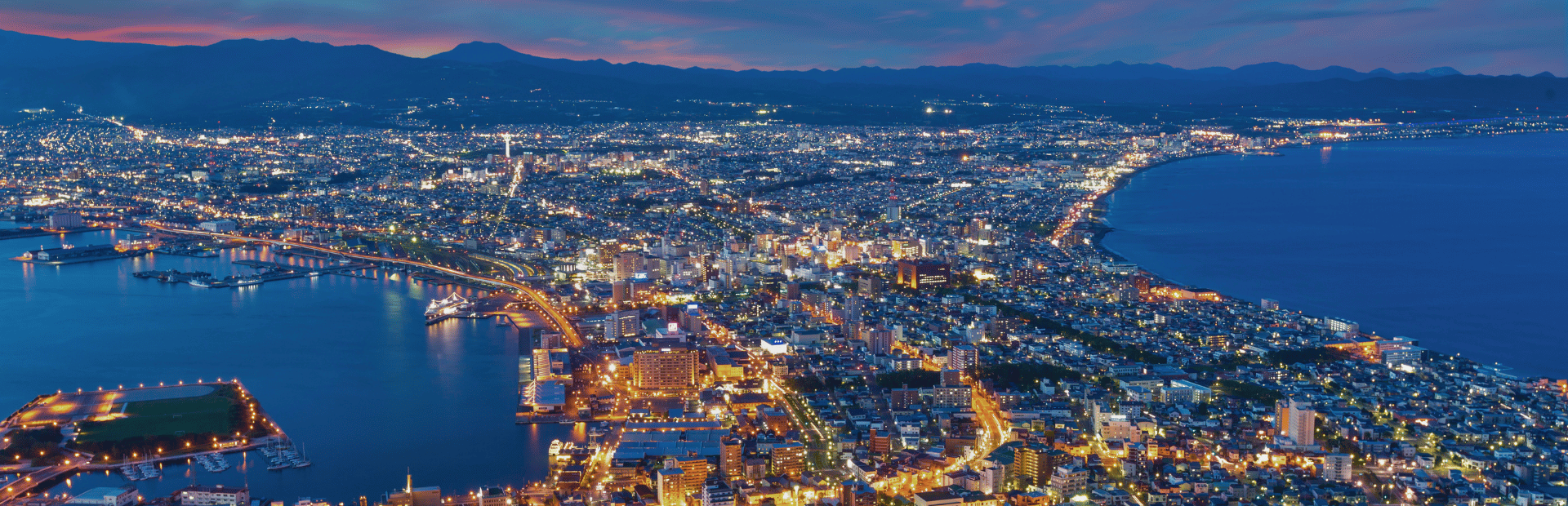 Blick bei Nacht vom Mount Hakodate, Hokkaido