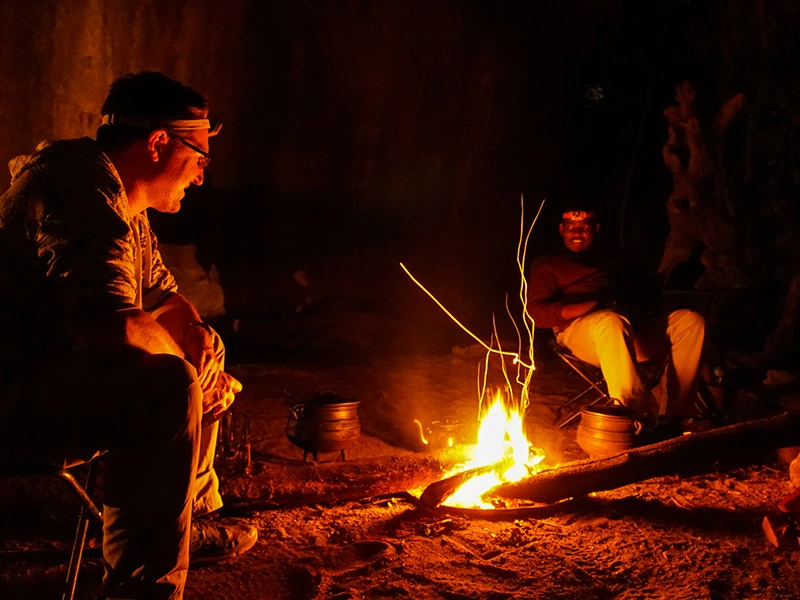 Lagerfeuer im Mlilwane Nationalpark in Swaziland