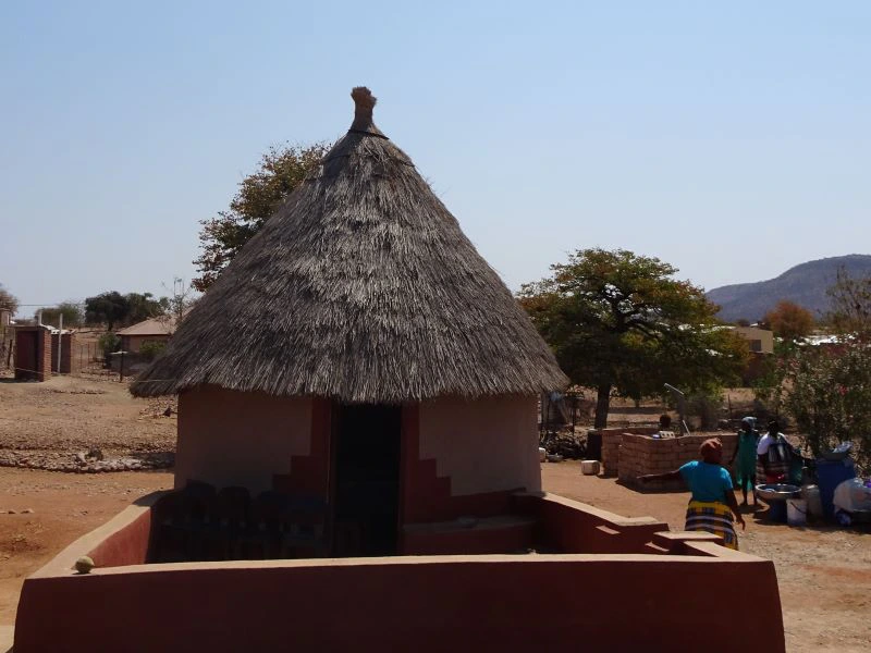 Traditionelles Rondavel in Makushu
