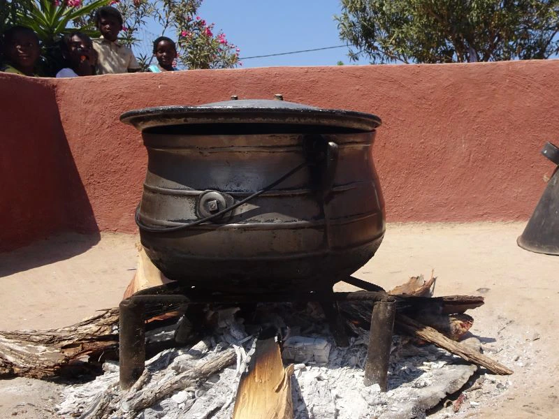 Gekocht wird auf dem offenen Feuer