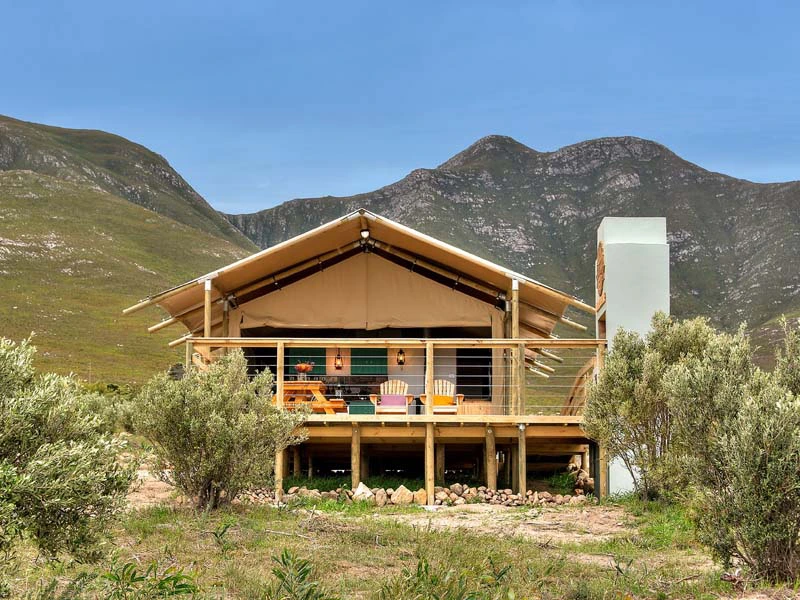 Holzchalet an der Gardenroute in Südafrika