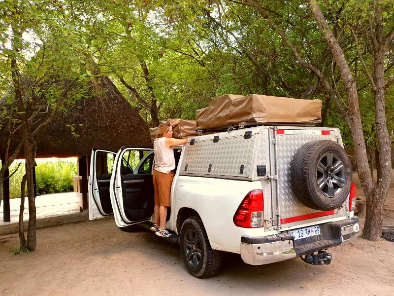 Aufbau eines Dachzeltes im südlichen Afrika