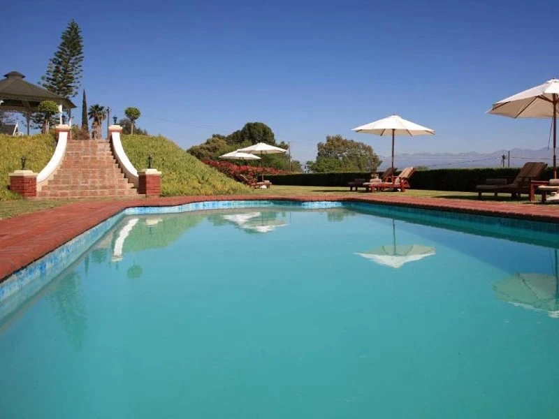 Pool Ihres komfortablen Gästehauses in Oudtshoorn