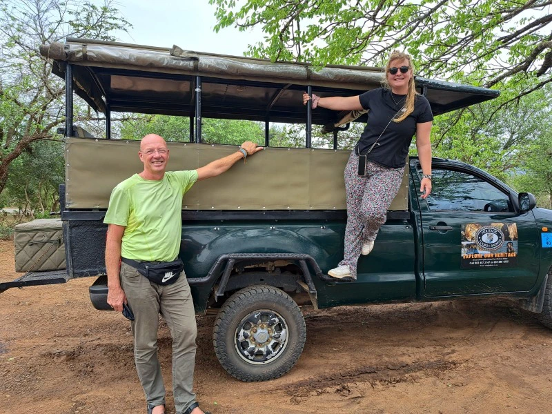 Safariwagen im Hluhluwe Park Südafrika