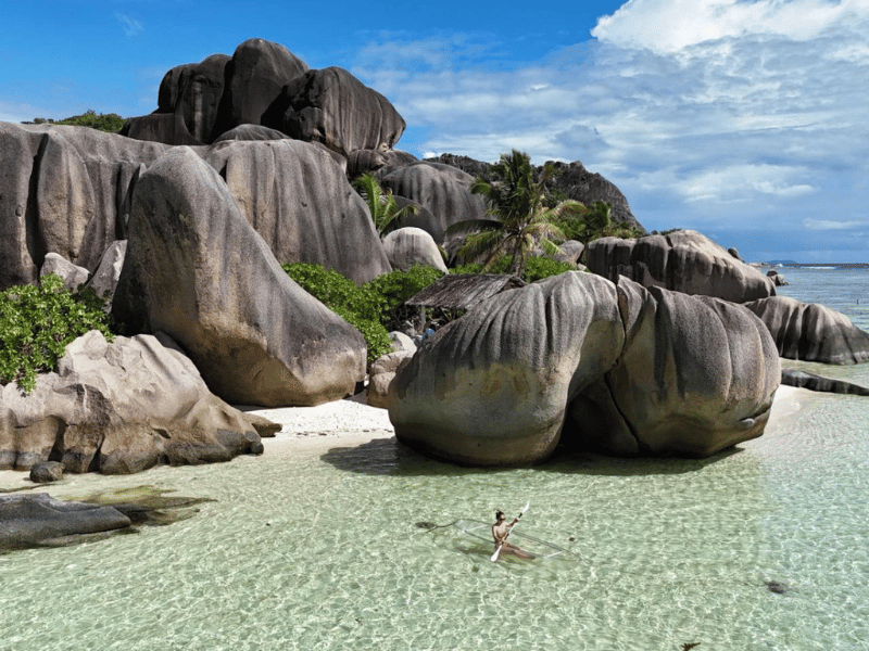Tour mit den Glasboden Kajaks auf La Digue Seychellen