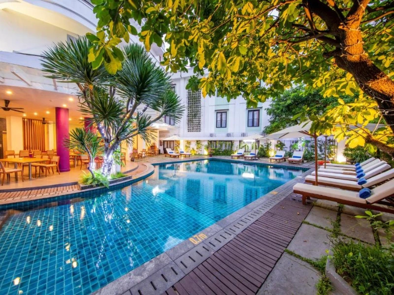 Pool im Standard Hotel in Hue, Vietnam