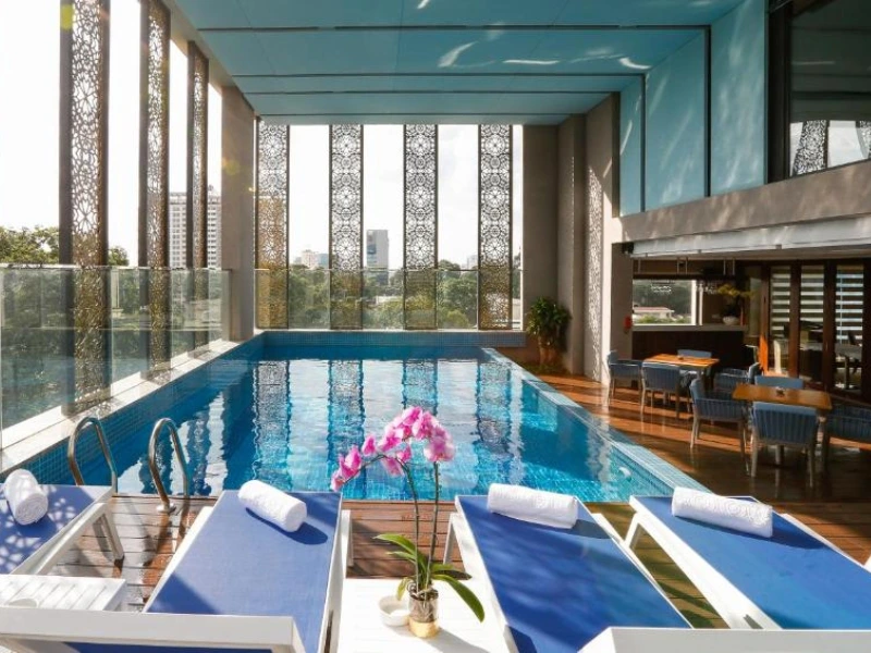 Pool im Komfort Hotel in Saigon, Vietnam