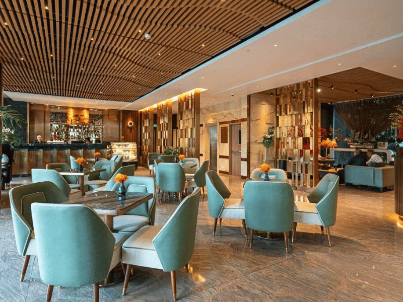 Lobby im komfortablen Hotel in Saigon