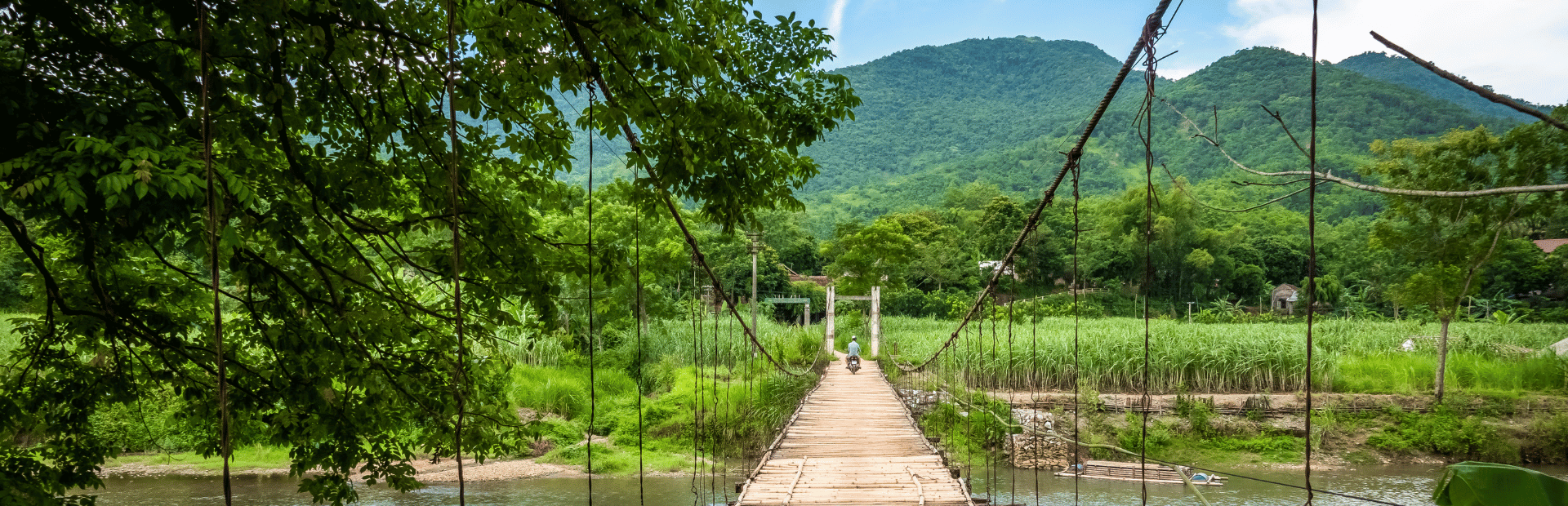 Hängebrücke im Mai Chau Tal in Vietnam