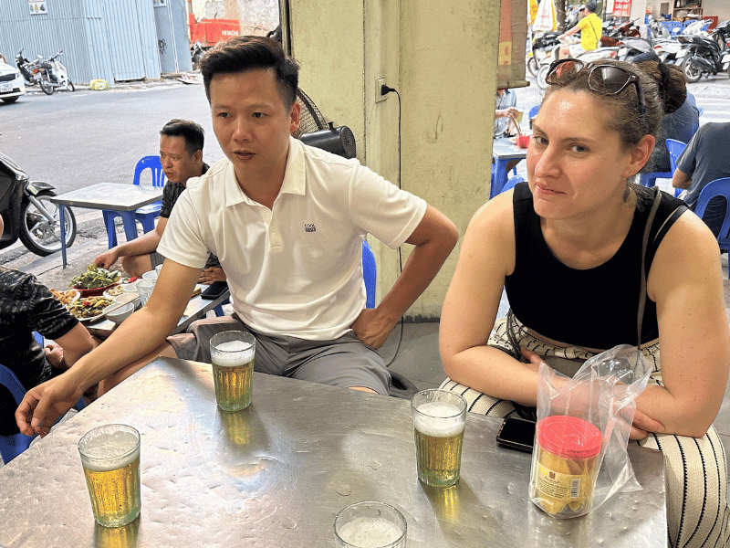 Bier am Ende der Hanoi Street Food Tour, Vietnam