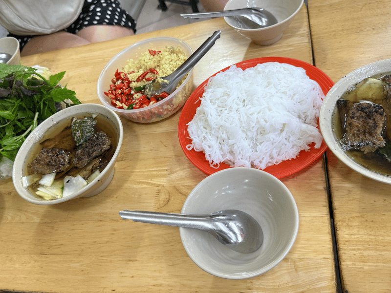 Essen bei der Hanoi Street Food Tour, Vietnam