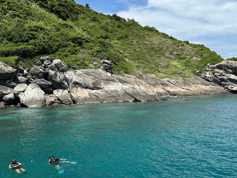 Touristen beim Schnorcheln in Vietnam