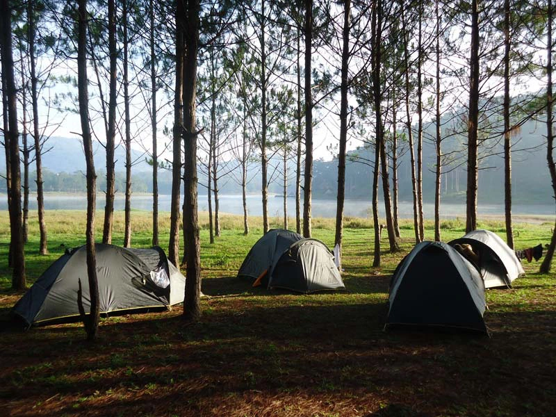 Zelte beim Camping in Dalat Vietnam