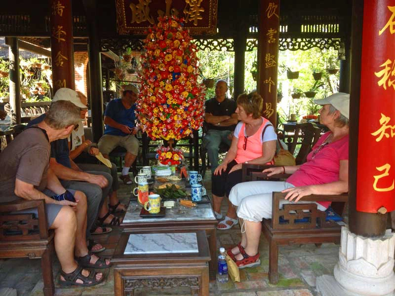 Treffen Sie auf Einheimische in der Kaiserstadt Hue in Vietnam