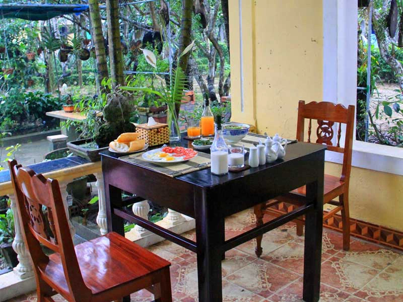 Frühstück in der Kaiserstadt Hue Vietnam