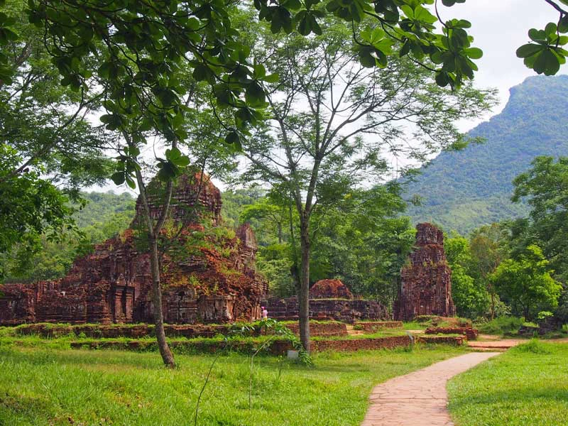 Tempel im Grünen in My Son Vietnam
