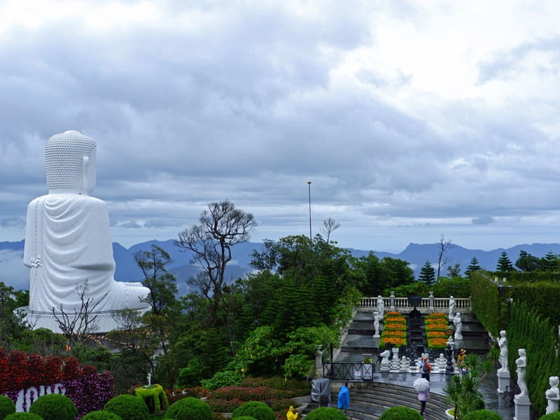 Golden Bridge Vietnam: Park im Ba Na Hill Resort bei Danang