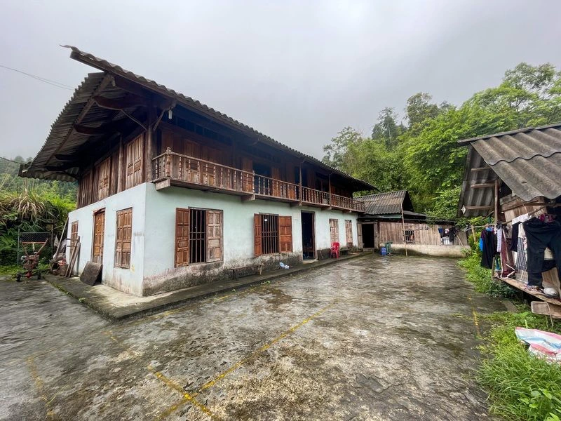 Hütte im Dorf der Red Dao in Nordvietnam