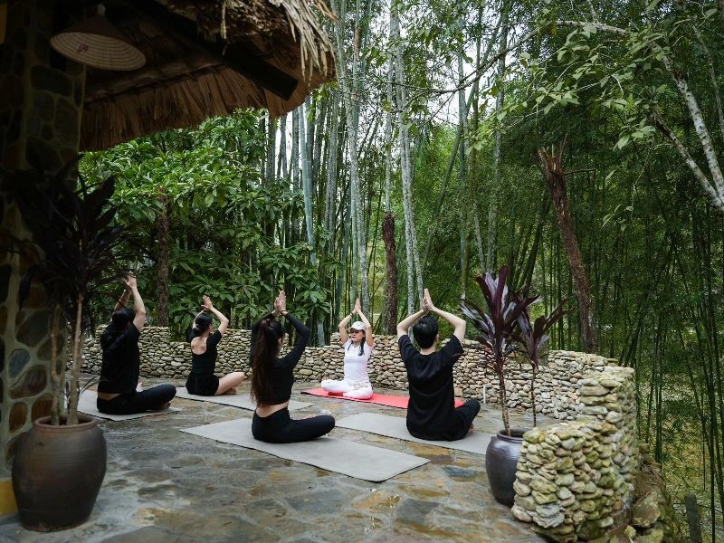 Yoga in der Ecolodge in Ha Giang Vietnam