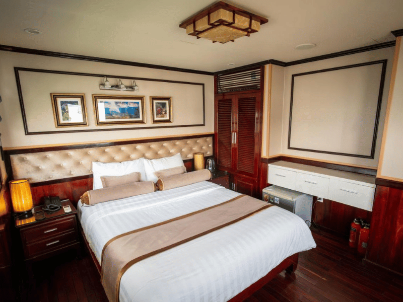 Zimmer auf dem Boot in der Bai Tu Long Bucht in Vietnam