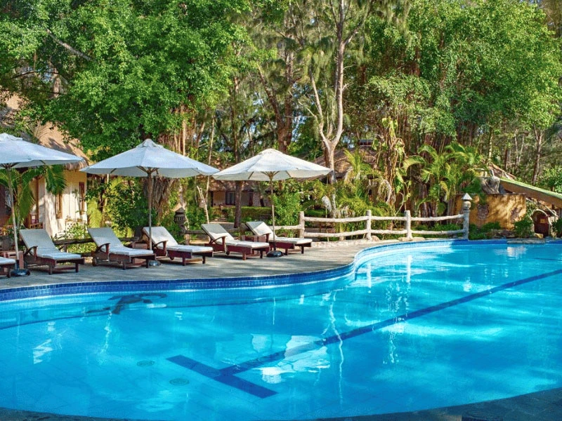 Pool im Strandresort in Ho Tram in Vietnam