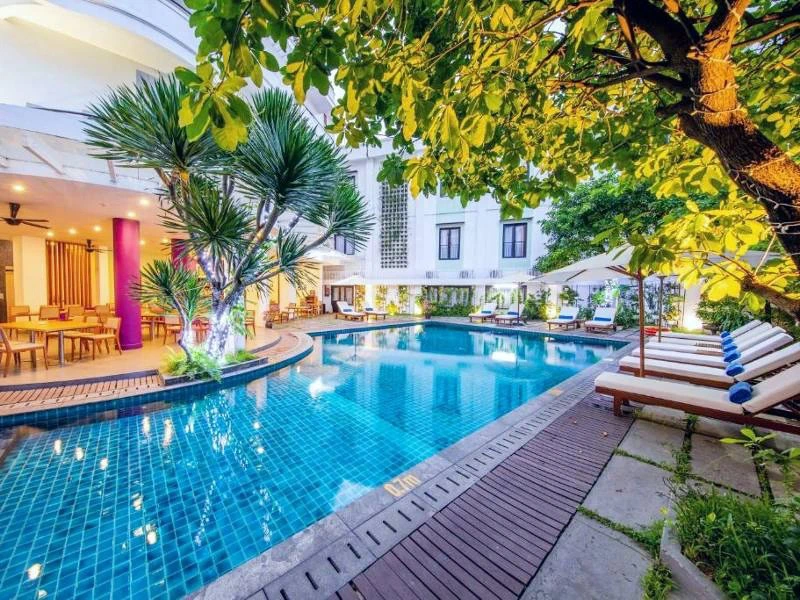 Pool im Hotel in Hue in Vietnam