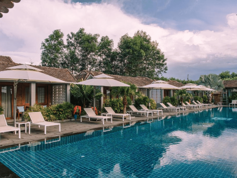 Hotelpool in Hue, Vietnam