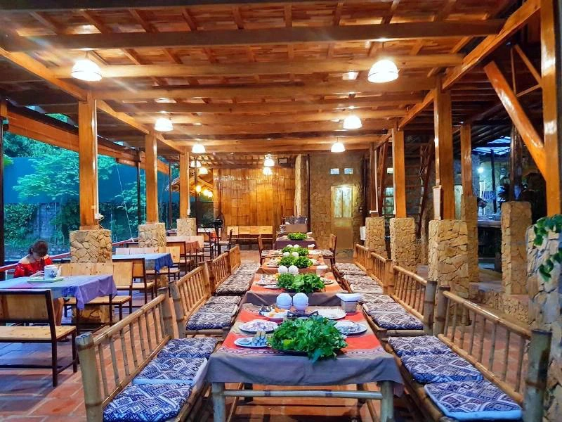 Essbereich im Homestay in Mai Chau in Vietnam