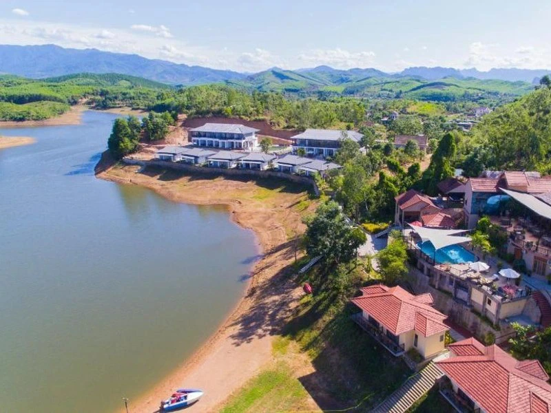 Hotel am Wasser im Phong Nha Ke Bang Nationalpark in Vietnam