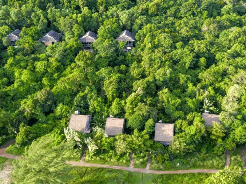 Bungalows im Grünen im Hotel auf Phu Quoc in Vietnam