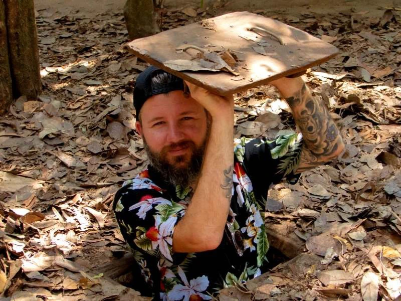 Tourist in den Cu Chi Tunneln bei Ho-Chi-Minh-City in Vietnam