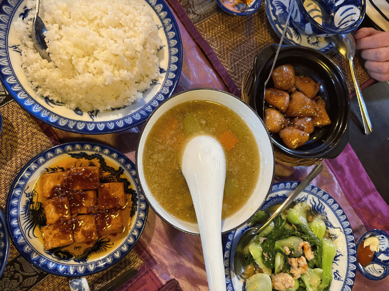 Essen bei der Fußbad nach der Fahrradtour bei Hue in Vietnam