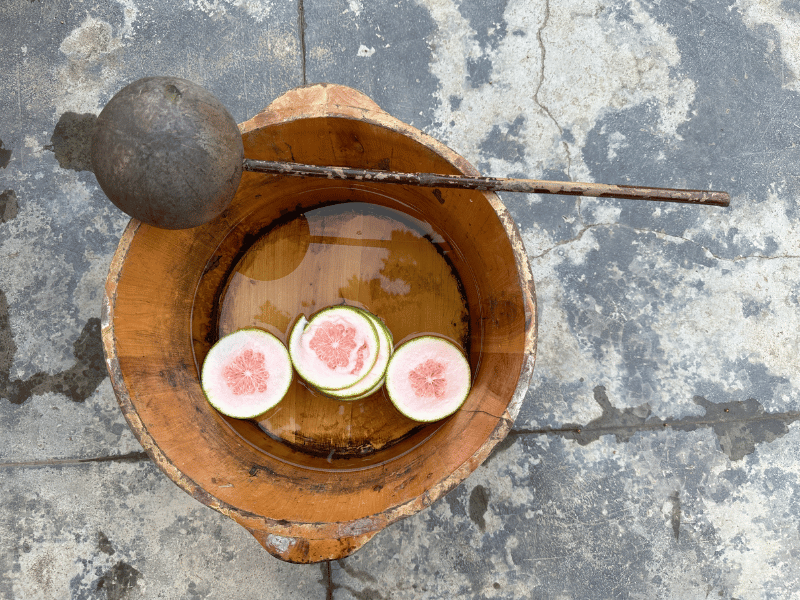 Fußbad nach der Fahrradtour bei Hue in Vietnam