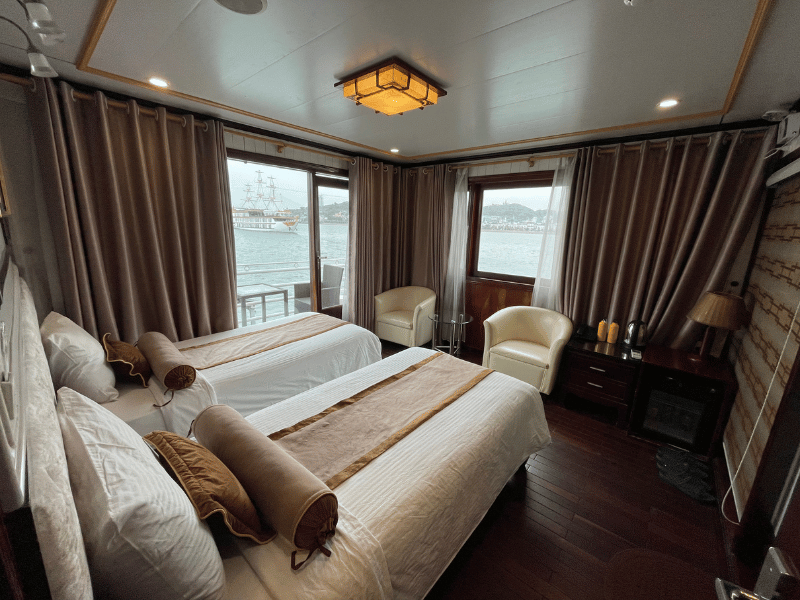 Zimmer auf dem Boot in der Bai Tu Long Bucht in Vietnam