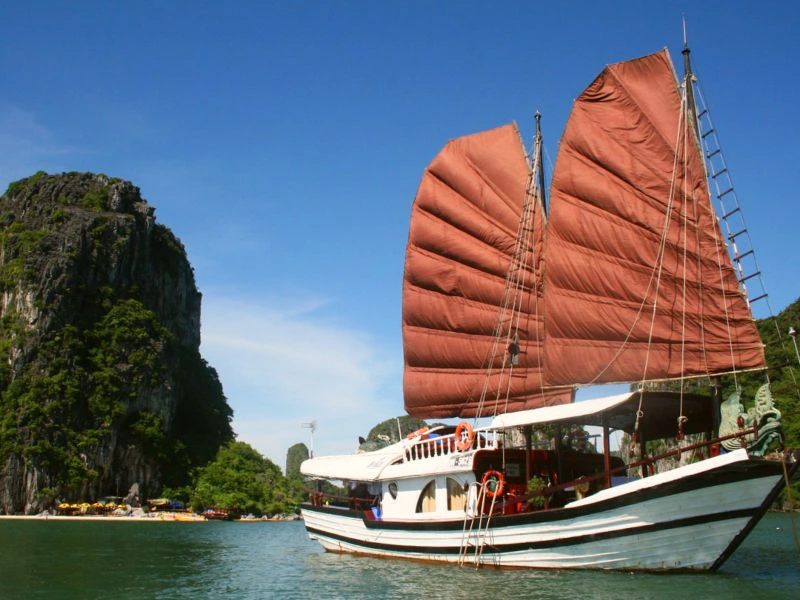 Halong Bucht Segelboot